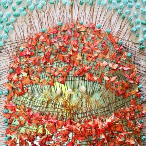 Luftig helle Materialcollage - Seide, Blätter, Blattgold, Besenborsten - im verglasten Holzrahem 98 x 128 cm